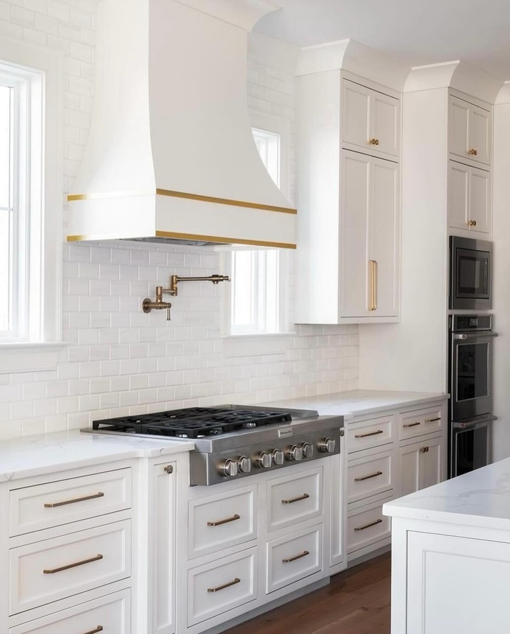 White shaker kitchen cabinetry by Designer Cabinets