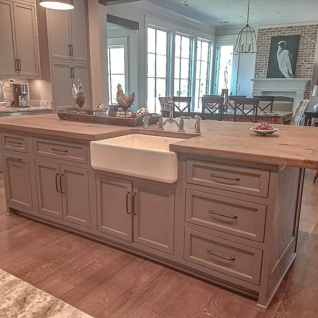 Custom kitchen cabinets by Designer Cabinets